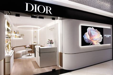 dior boutique ion orchard.